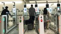 Kulkuportteja Heathrow'n lentokentällä.