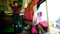 Rohingya-pakolaisia teltassaan Bangladeshissa.