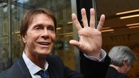 Cliff Richard matkalla Korkeimpaan oikeuteen Lontoossa 18.7.2018.