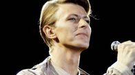 David Bowie esiintymässä Hampurissa vuonna 1976.