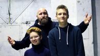 Uutisluokkalaiset Linus Peltonen ja Pekka Parkkonen haastattelivat rap-artisti Palefacea tämän kirjoituksesta Kirjeitä tuntemattomalle nuorelle -kirjaan.