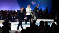 Emmanuel Macron ja Angela Merkel avasivat rauhanfoorumin Pariisissa.