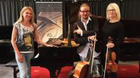 Laura Mikkolan, Perttu Kivilaakson ja Linda Lampeniuksen muodostama trio esiintyy Suomessa ensimmäistä kertaa Iitin musiikkijuhlilla kesäkuussa