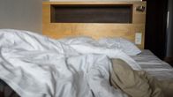 Hotellihuoneen sänky 