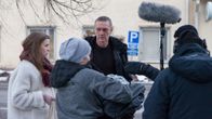 Näyttelijät Ville Virtanen ja Olivia Ainali Sorjosen kuvauksissa kevättalvella 2019
