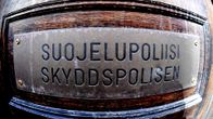 Suojelupoliisin ovi.