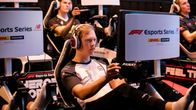 Olli Pahkola ajaa F1 E-sports -sarjan kisoissa vuonna 2018 McLarenin tallissa.