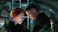 Scarlett Johansson as Natasha Romanoff ja Jeremy Renner.