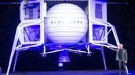 Jeff Bezos esittele Blue Moon kuualusta Washingtonissa.