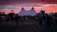 Festivaalipäivän kaunis ilta ja auringonlasku.