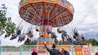Keinukaruselli liikenteessä Särkänniemessä