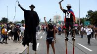 Tuhannet puertoricolaiset osoittivat mieltään San Juanissa maanantaina. 