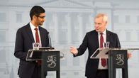 Googlen toimitusjohtaja Sundar Pichain ja pääministeri Antti Rinne (sd.) kuvattuna yhteisessä tiedotustilaisuudessa 20. syyskuuta. 