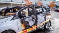 Täysin palanut auto Kuopion Prisman edustalla.
