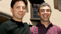 Sergey Brin (vas.) ja Larry Page vuonna 2005.