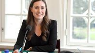 Pääministeri Sanna Marin ennen Ylen Pääministerin haastattelutunnin lähetystä pääministerin virka-asunnolla Kesärannassa Helsingissä 2. helmikuuta.
