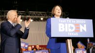 Joe Biden ja Amy Klobuchar 