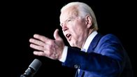 Joe Biden puhuu supertiistain vaalivalvojaisissa Los Angelesissa.