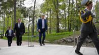 Sauli Niinistö saapumassa Pasilan studiotaloon.