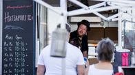 Ville Haapasalo hatsapuri-kojullaan Puumalassa.