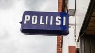 Poliisilaitoksen kyltti.