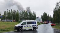 Palopaikalla on useita pelastuslaitoksen yksiköitä.