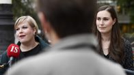 Pääministeri Sanna Marin (oik.) ja tiede- ja kulttuuriministeri Annika Saarikko saapuivat hallituksen talousarvioneuvotteluiden kolmannen päivän istuntoon.
