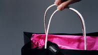 Paperikassi, jossa Change Lingerien alusvaatteita