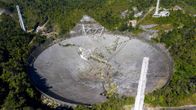 Ilmakuva vaurioituneesta Arecibo Observatoryn teleskoopista.
