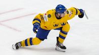 Ruotsin Alexander Holtz tuulettaa maalia. 