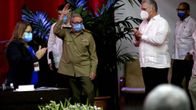 Miguel Diaz-Canel Bermudez taputtaa.