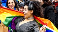 Euroviisufaneja saapumassa Ahoy areenalle Rotterdamissa.