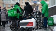 Yandex robottilähetti ja tavallisia ruokalähettejä