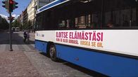 Vapaa-ajattelijoiden mainos bussin kyljessä.