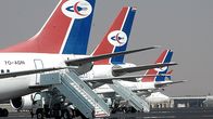 Yemeni Airwaysin lentokoneita kentällä Sana'assa, Jemenissä.