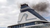Kuva Silja Serenaden savuttavasta piipusta.