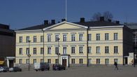 Lääninhallituksen rakennus Hämeenlinnan torin äärellä.