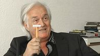 Henning Mankell esitteli SVT:lle partalöynäänsä.