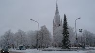 Keski-Porin kirkko talviasussaan.