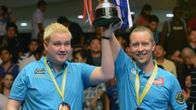 Petri Makkonen ja Mika Immonen juhlivat World Cup of Poolin voittoa
