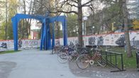 Juhlavuosi näkyy Jyväskylän yliopiston Seminaarinmäellä.