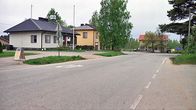 Hiljainen kylänraitti Rautajärvellä