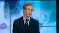 Oras Tynkkynen A-studiossa.