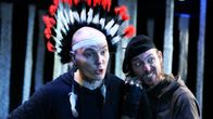 Aleksi Lavaste ja Tommi Kainulainen Teatteri 2.0:n esityksessä Alkutuotanto