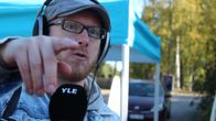 Mikko Maasola juontaa suoraa lähetystä Multialta.