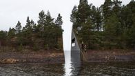 Ruotsalaisen taiteilija Jonas Dahlbergin suunnitelma muistomerkiksi vuoden 2011 joukkosurman uhrien muistoksi Utoyan saarelle Norjaan. 