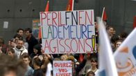 Mielenosoittajia Pariisin kaduilla.