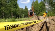 Valokuituverkkoa kaivetaan maahan