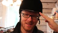 Mikko Maasola tunsi outoa vetovoimaa ratsastuskypärään.