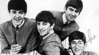 Beatlesit yhteiskuvassa kesällä 1964.